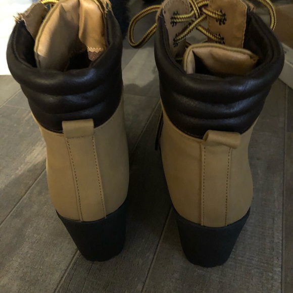 Boots - Picture 3 of 4